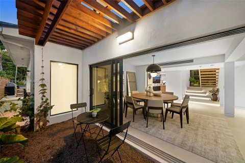 Villa ou maison à louer à Miami, Floride: 4 chambres, 340.49 m2 № 2038051 - photo 14