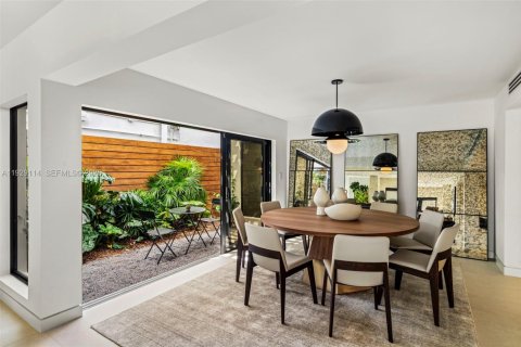 Villa ou maison à louer à Miami, Floride: 4 chambres, 340.49 m2 № 2038051 - photo 12