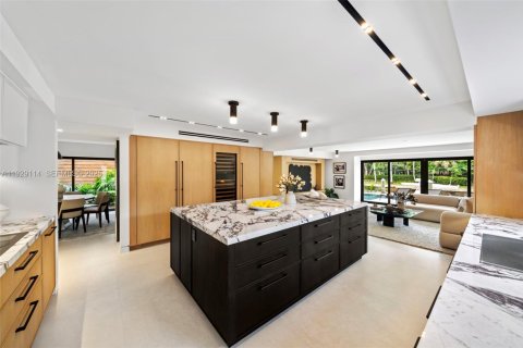 Villa ou maison à louer à Miami, Floride: 4 chambres, 340.49 m2 № 2038051 - photo 16