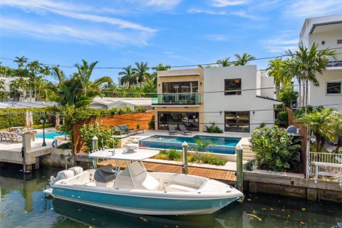 Villa ou maison à louer à Miami, Floride: 4 chambres, 340.49 m2 № 2038051 - photo 5