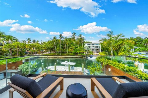 Villa ou maison à louer à Miami, Floride: 4 chambres, 340.49 m2 № 2038051 - photo 23