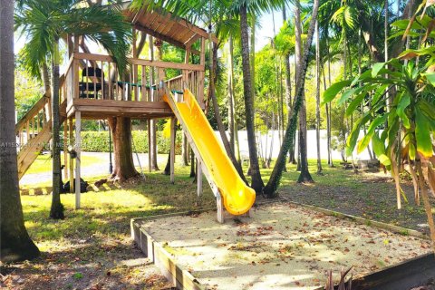 House in Miami, Florida 4 bedrooms, 264.96 sq.m. № 1694704 - photo 27