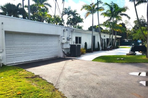 House in Miami, Florida 4 bedrooms, 264.96 sq.m. № 1694704 - photo 5