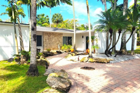 House in Miami, Florida 4 bedrooms, 264.96 sq.m. № 1694704 - photo 3