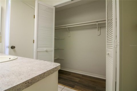 Снять в аренду квартиру в Лейкленд, Флорида 1 комната, 108.79м2, № 1823209 - фото 15