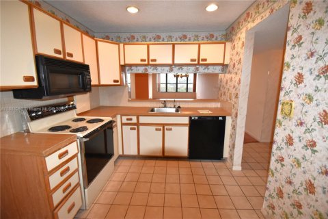 Condo in Coconut Creek, Florida, 2 bedrooms  № 1931266 - photo 3