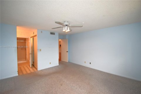 Condo in Coconut Creek, Florida, 2 bedrooms  № 1931266 - photo 11