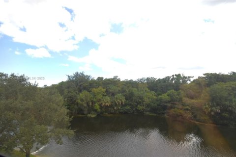 Condo in Coconut Creek, Florida, 2 bedrooms  № 1931266 - photo 17