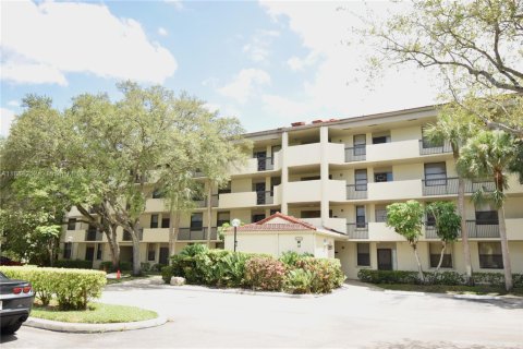 Condo in Coconut Creek, Florida, 2 bedrooms  № 1931266 - photo 1