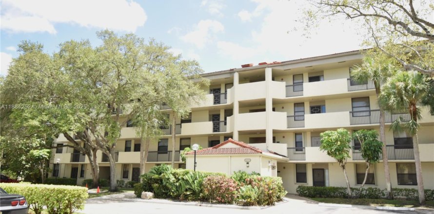 Condo in Coconut Creek, Florida, 2 bedrooms  № 1931266