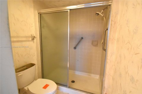 Condo in Coconut Creek, Florida, 2 bedrooms  № 1931266 - photo 15