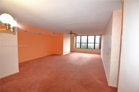 Condo in Coconut Creek, Florida, 2 bedrooms  № 1931266 - photo 6