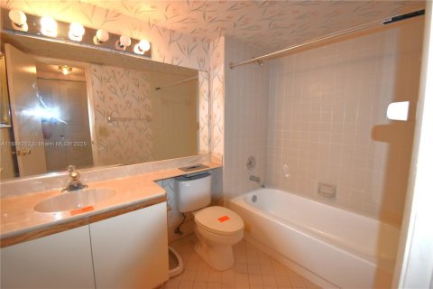 Condo in Coconut Creek, Florida, 2 bedrooms  № 1931266 - photo 13