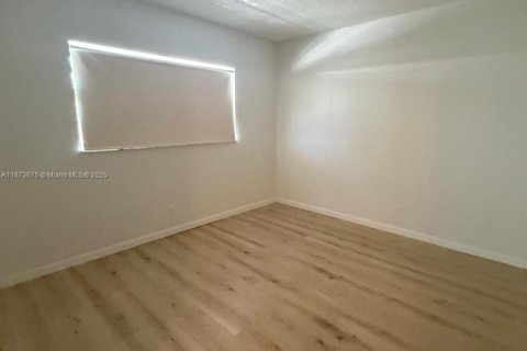 Снять в аренду кондоминиум в Маргит, Флорида 2 спальни, 91.97м2, № 1898239 - фото 8