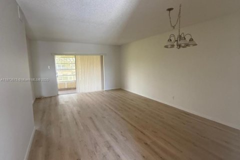 Снять в аренду кондоминиум в Маргит, Флорида 2 спальни, 91.97м2, № 1898239 - фото 4