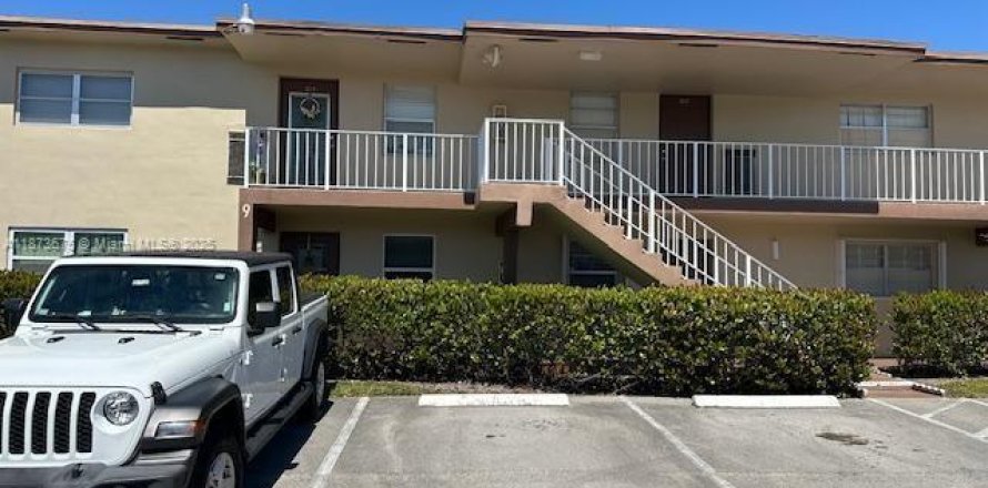 Кондоминиум с 2 спальнями в Маргит, Флорида № 1898239