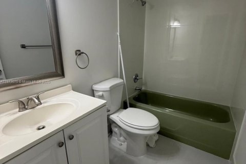 Снять в аренду кондоминиум в Маргит, Флорида 2 спальни, 91.97м2, № 1898239 - фото 6