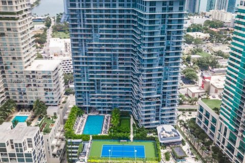 Condo in Miami, Florida, 1 bedroom  № 2051991 - photo 1