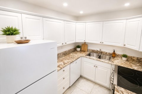 Condo in Fort Lauderdale, Florida, 2 bedrooms  № 2181296 - photo 12