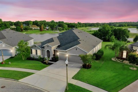 Villa ou maison à Clermont, Floride 4 chambres, 356.47 m2 № 2115794