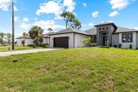 House in Rotonda, Florida 4 bedrooms, 231.05 sq.m. № 2152065 - photo 4