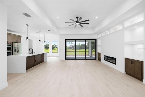 House in Rotonda, Florida 4 bedrooms, 231.05 sq.m. № 2152065 - photo 8