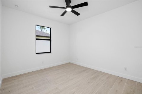 House in Rotonda, Florida 4 bedrooms, 231.05 sq.m. № 2152065 - photo 29