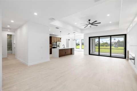 House in Rotonda, Florida 4 bedrooms, 231.05 sq.m. № 2152065 - photo 10