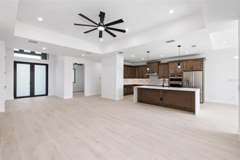 House in Rotonda, Florida 4 bedrooms, 231.05 sq.m. № 2152065 - photo 7