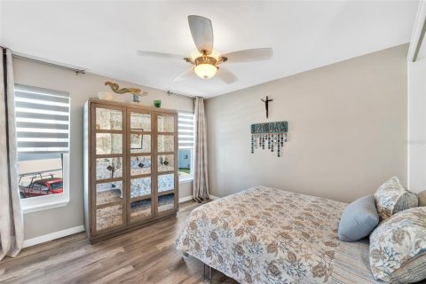 Condo in Holmes Beach, Florida, 2 bedrooms № 2144586 - photo 21