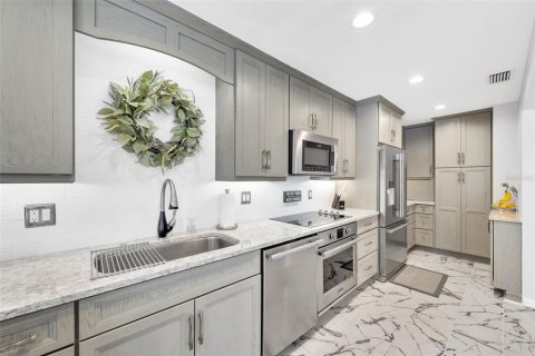 Condo in Holmes Beach, Florida, 2 bedrooms № 2144586 - photo 14
