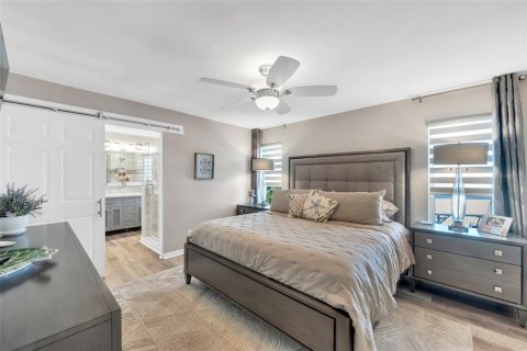 Condo in Holmes Beach, Florida, 2 bedrooms № 2144586 - photo 17