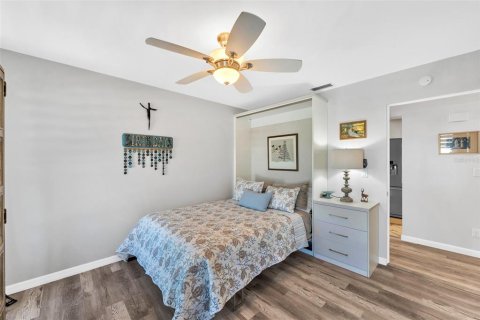 Condo in Holmes Beach, Florida, 2 bedrooms № 2144586 - photo 22