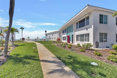 Condo in Holmes Beach, Florida, 2 bedrooms № 2144586 - photo 3
