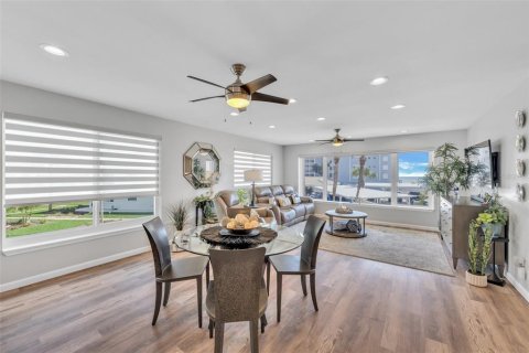 Condo in Holmes Beach, Florida, 2 bedrooms № 2144586 - photo 7