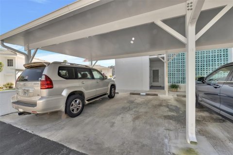 Condo in Holmes Beach, Florida, 2 bedrooms № 2144586 - photo 25