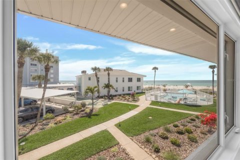 Condo in Holmes Beach, Florida, 2 bedrooms № 2144586 - photo 10
