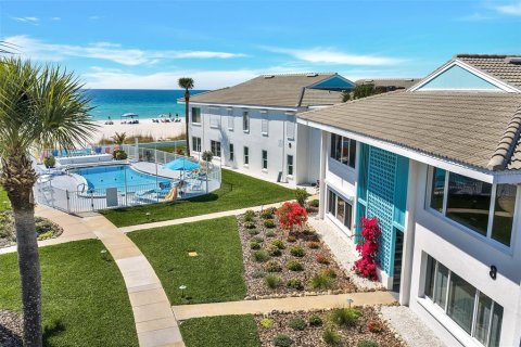 Condo in Holmes Beach, Florida, 2 bedrooms № 2144586 - photo 2