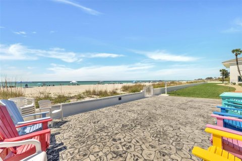 Condo in Holmes Beach, Florida, 2 bedrooms № 2144586 - photo 29