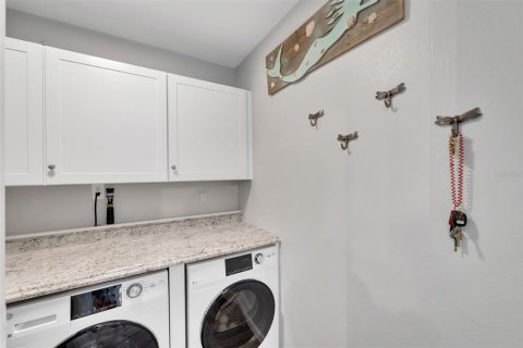 Condo in Holmes Beach, Florida, 2 bedrooms № 2144586 - photo 24