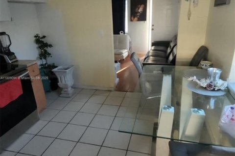 House in Miami, Florida 2 bedrooms, 77.29 sq.m. № 1749741 - photo 5
