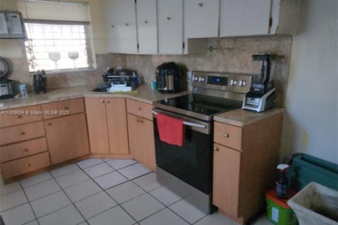 House in Miami, Florida 2 bedrooms, 77.29 sq.m. № 1749741 - photo 4