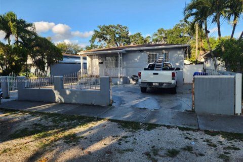 House in Miami, Florida 2 bedrooms, 77.29 sq.m. № 1749741 - photo 2