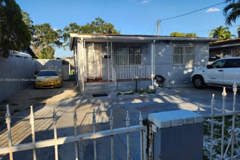 House in Miami, Florida 2 bedrooms, 77.29 sq.m. № 1749741 - photo 1