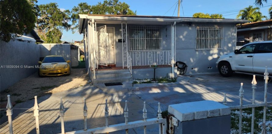 House in Miami, Florida 2 bedrooms, 77.29 sq.m. № 1749741