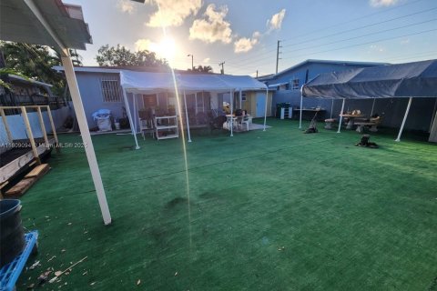 House in Miami, Florida 2 bedrooms, 77.29 sq.m. № 1749741 - photo 12