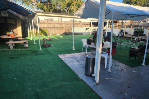 House in Miami, Florida 2 bedrooms, 77.29 sq.m. № 1749741 - photo 11