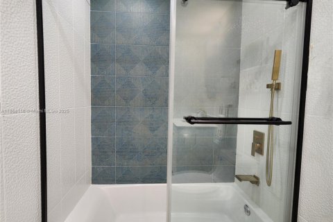 Купить кондоминиум в Холливуд, Флорида 2 спальни, 103.12м2, № 1891273 - фото 19