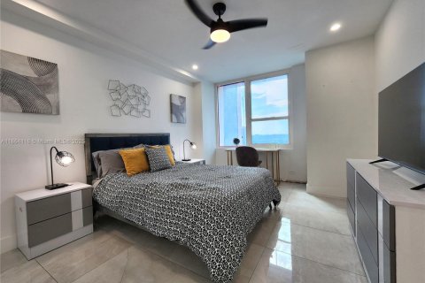 Купить кондоминиум в Холливуд, Флорида 2 спальни, 103.12м2, № 1891273 - фото 17