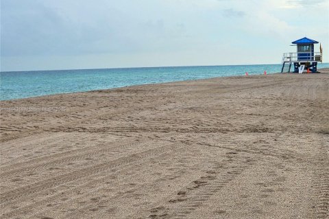 Купить кондоминиум в Холливуд, Флорида 2 спальни, 103.12м2, № 1891273 - фото 29